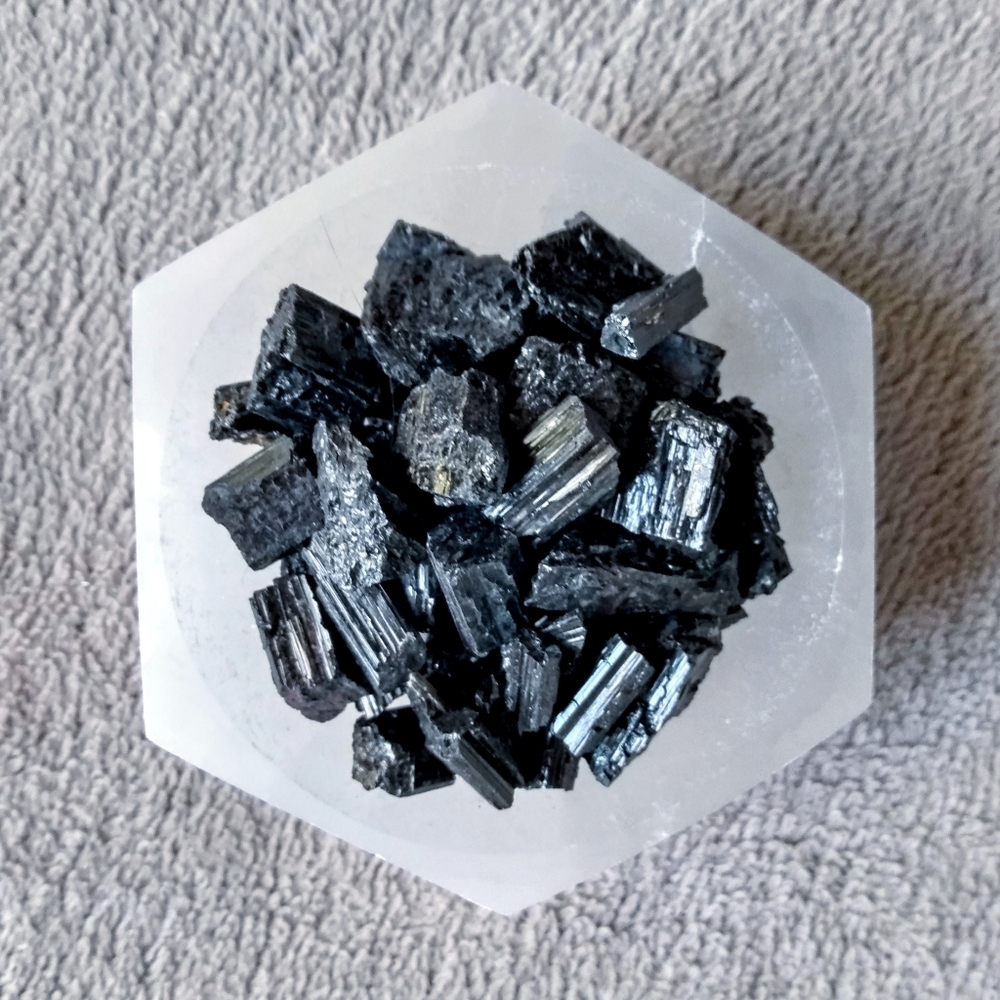 🖤 Healing Brazilian TOURMALINE 🖤 Chakra Healing Crystal Chip Hexagonal Bowl 🖤